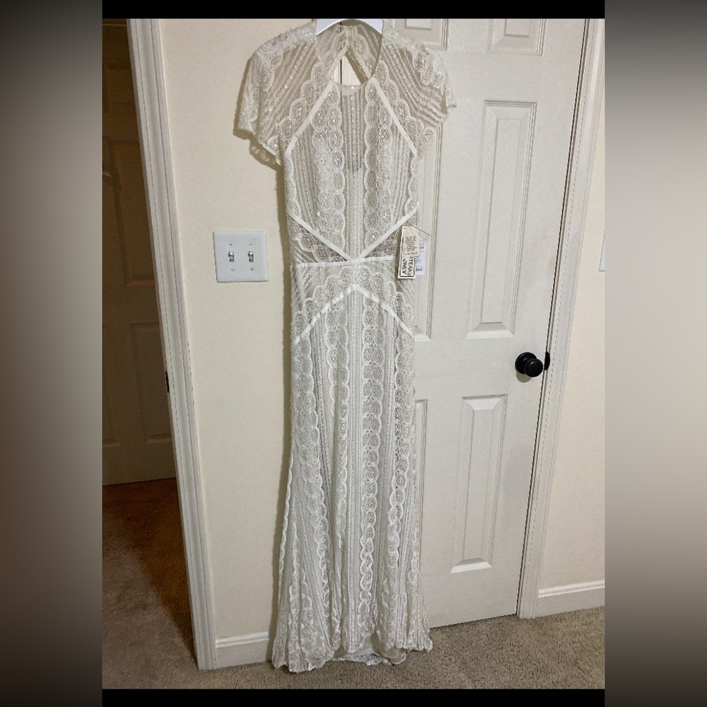 Wtoo Lenora size 12 unaltered new wedding dress